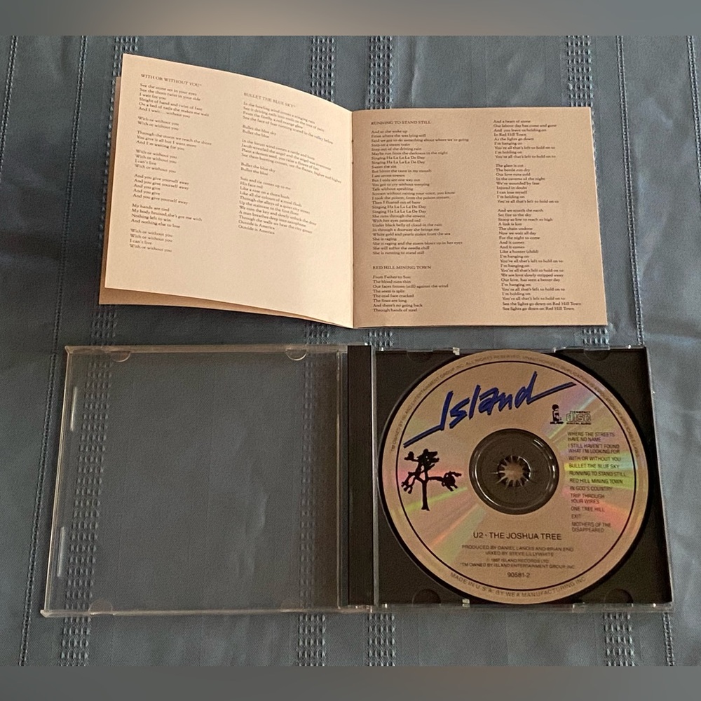 U2 CD - Picture 4 of 16